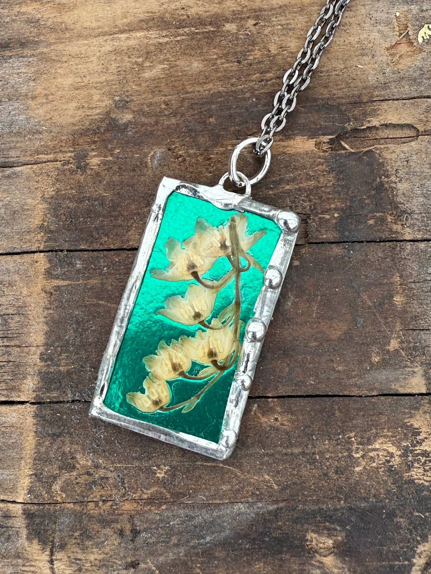 🌿 “Forest Whisper” Necklace – Lily of the Valley in Emerald Resin