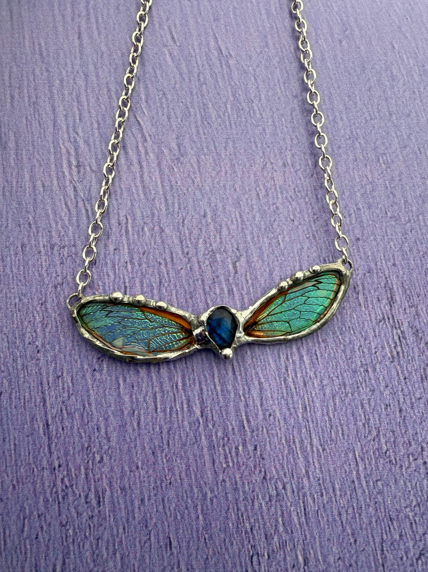 🦋 “Awakened After Years” Necklace – 17-Year Cicada Wings with Labradorite Gem