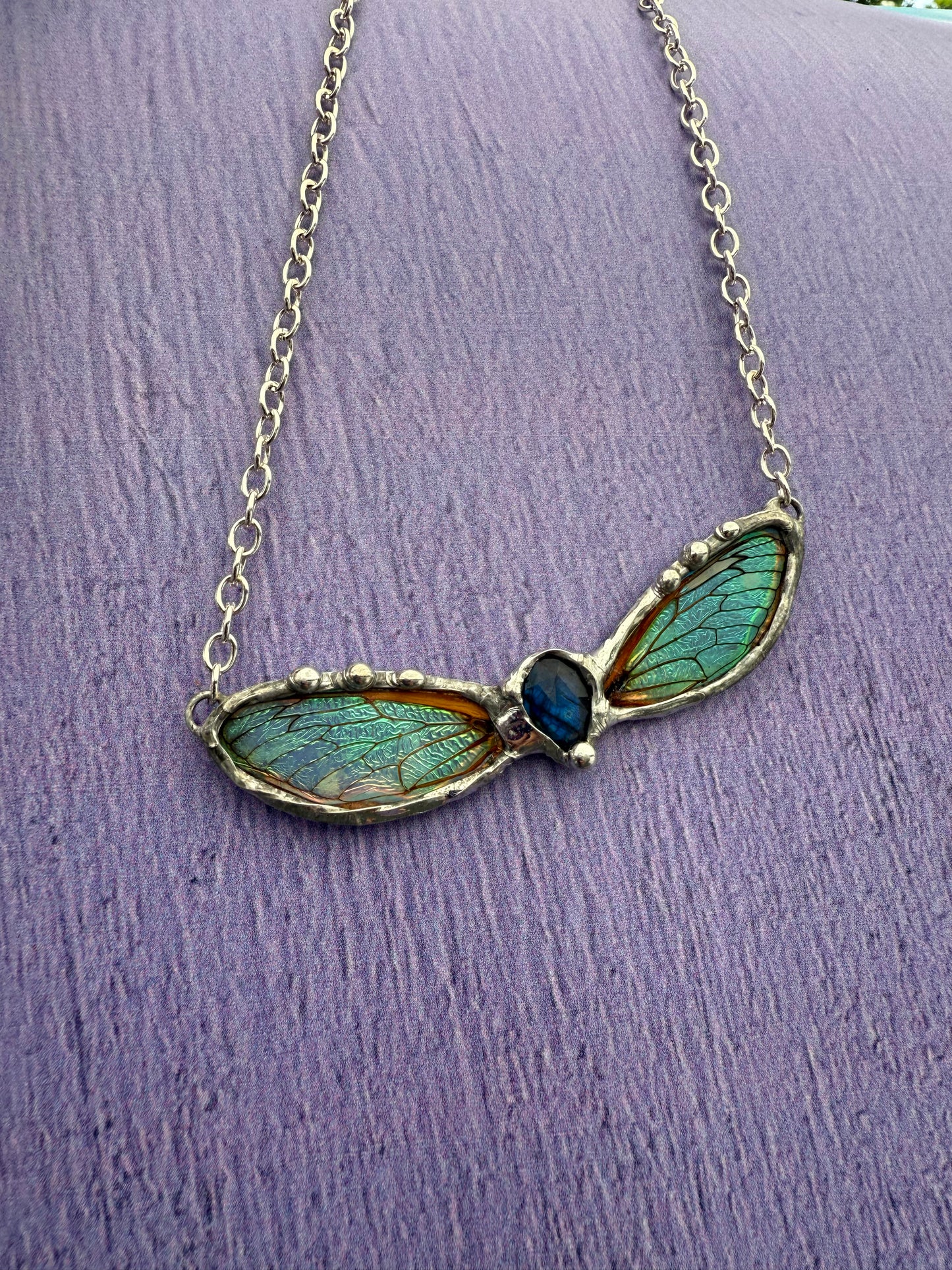 🦋 “Awakened After Years” Necklace – 17-Year Cicada Wings with Labradorite Gem