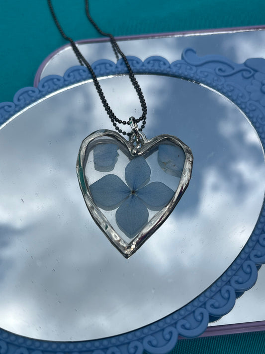 Hydrangea Heart Pendant – Handmade Resin Jewelry with Real Petals