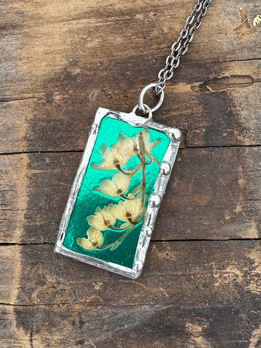 🌿 “Forest Whisper” Necklace – Lily of the Valley in Emerald Resin