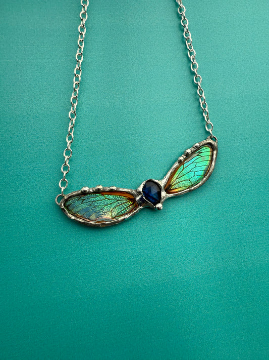 🦋 “Awakened After Years” Necklace – 17-Year Cicada Wings with Labradorite Gem